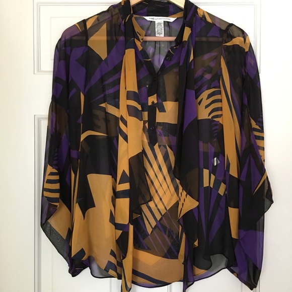 Diane Von Furstenberg Tops - Diane Von Furstenberg silk printed blouse- size 8